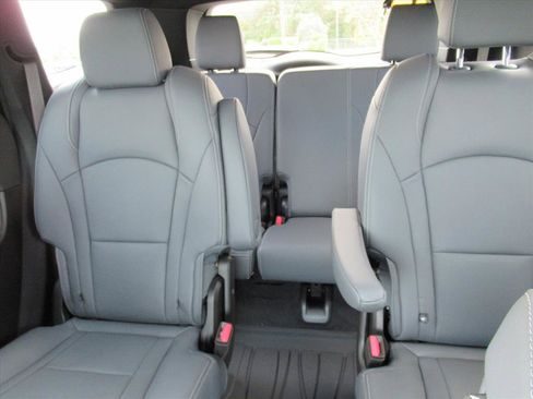 Used 2023 Buick Enclave Essence w/ Experience Buick Package image 19