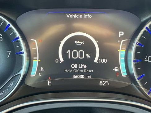 Used 2025 Chrysler Pacifica Limited FWD image 36
