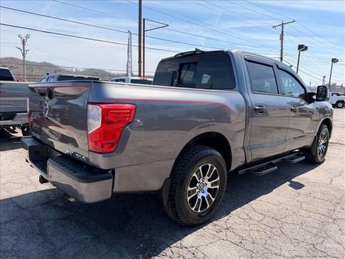 Used 2022 Nissan Titan SV w/ SV Convenience Package image 4