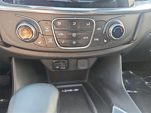 Certified 2023 Chevrolet Traverse RS image 18