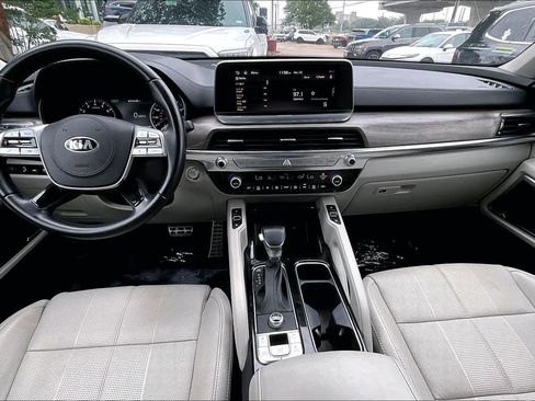 Used 2020 Kia Telluride SX w/ Towing Package FWD image 16