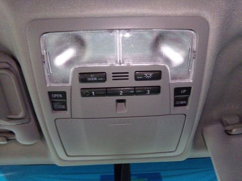 Used 2015 Toyota Camry XSE image 17