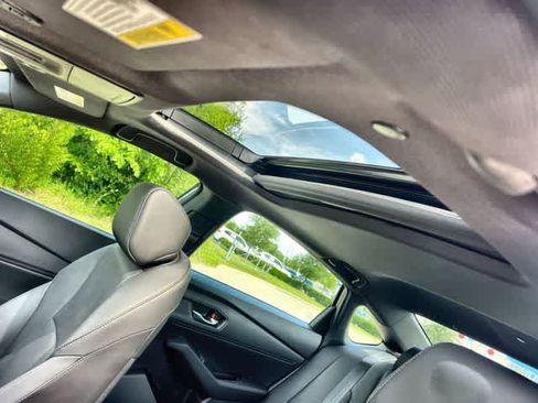 Used 2025 Honda Accord Sport image 32