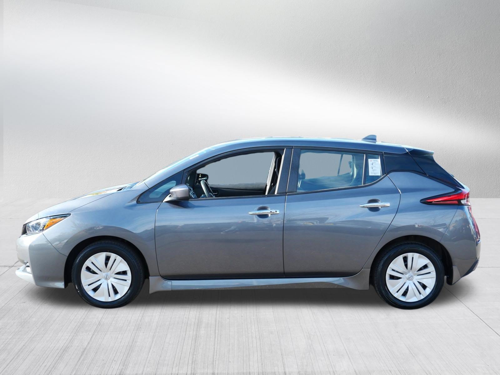 Used 2025 Nissan Leaf S FWD image 4