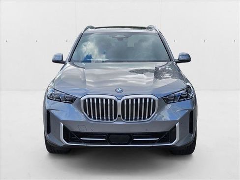 Used 2026 BMW X5 xDrive50e w/ Premium Package AWD/4WD image 2