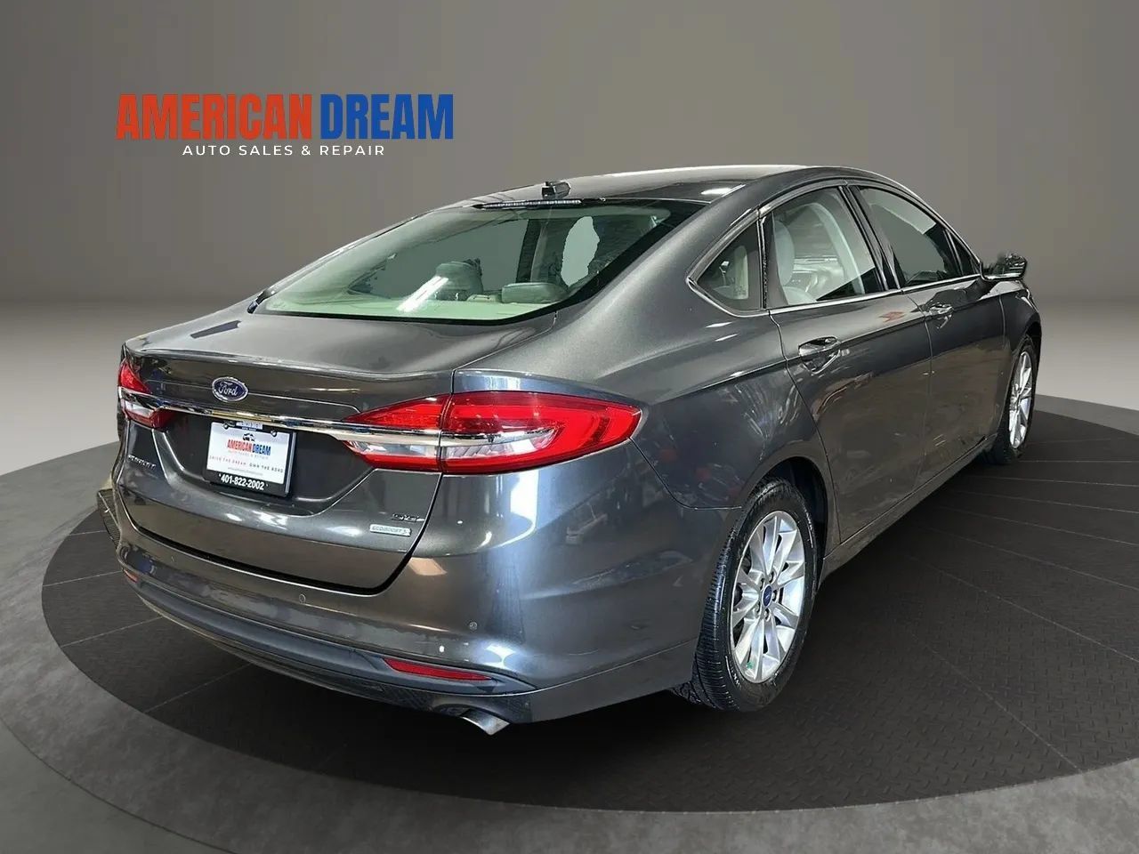Used 2017 Ford Fusion SE w/ Fusion SE Technology Package FWD image 5