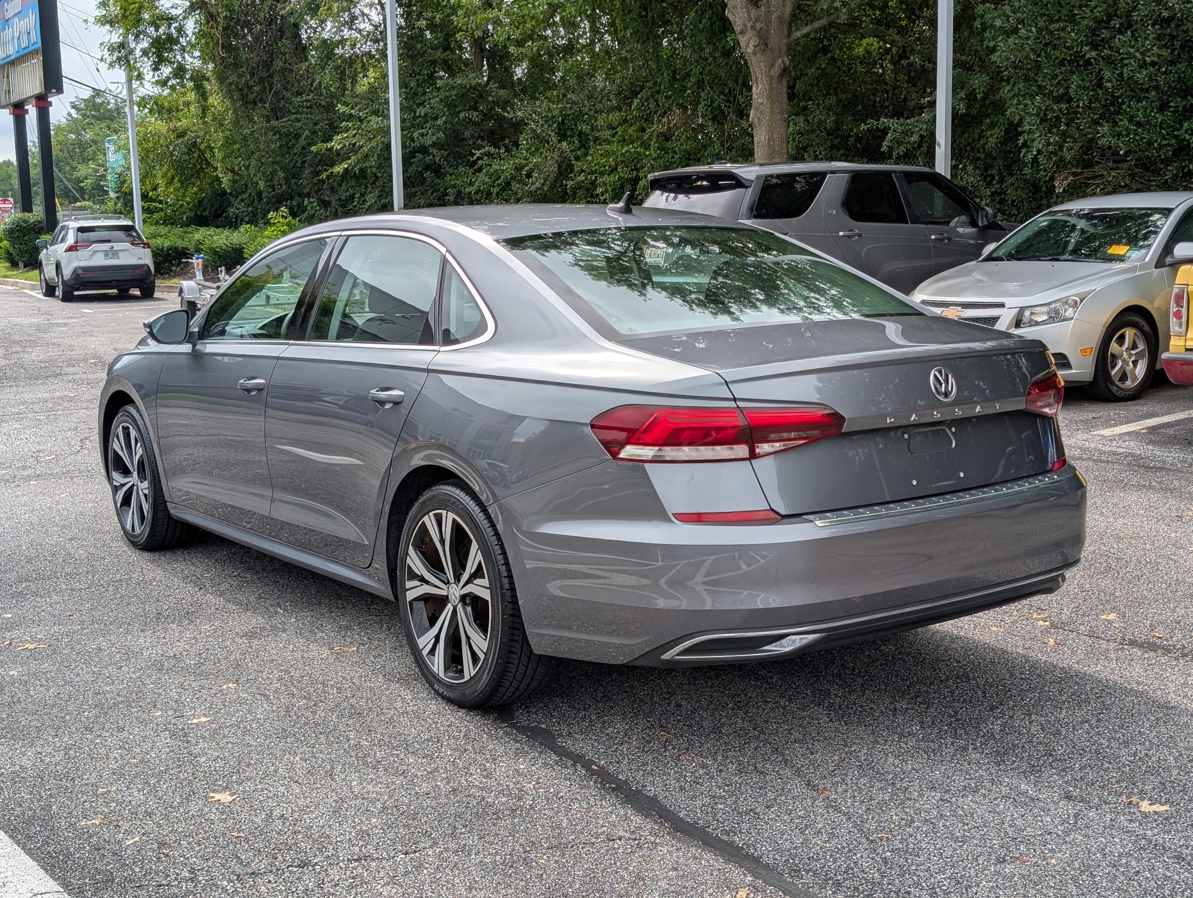 Used 2022 Volkswagen Passat 2.0T SE FWD image 5