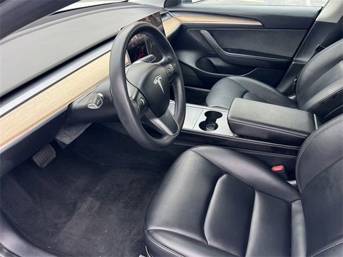 Used 2022 Tesla Model 3 Standard Range image 15