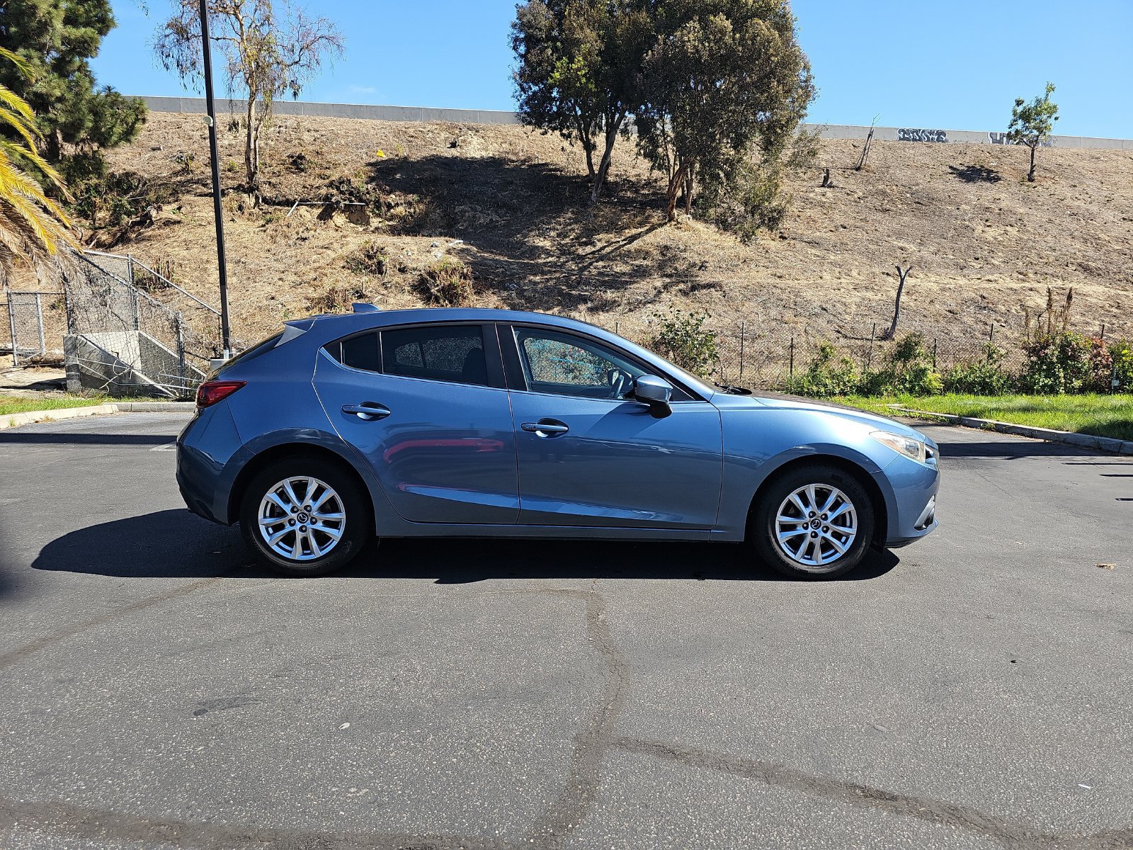 Used 2015 MAZDA MAZDA3 i Touring w/ Technology Package FWD image 8