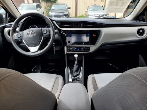 Used 2018 Toyota Corolla LE w/ Carpet Mat Package (TMS) FWD image 39
