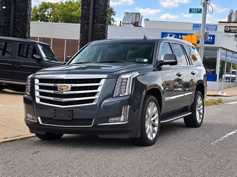 Used 2019 Cadillac Escalade Luxury AWD/4WD image 5