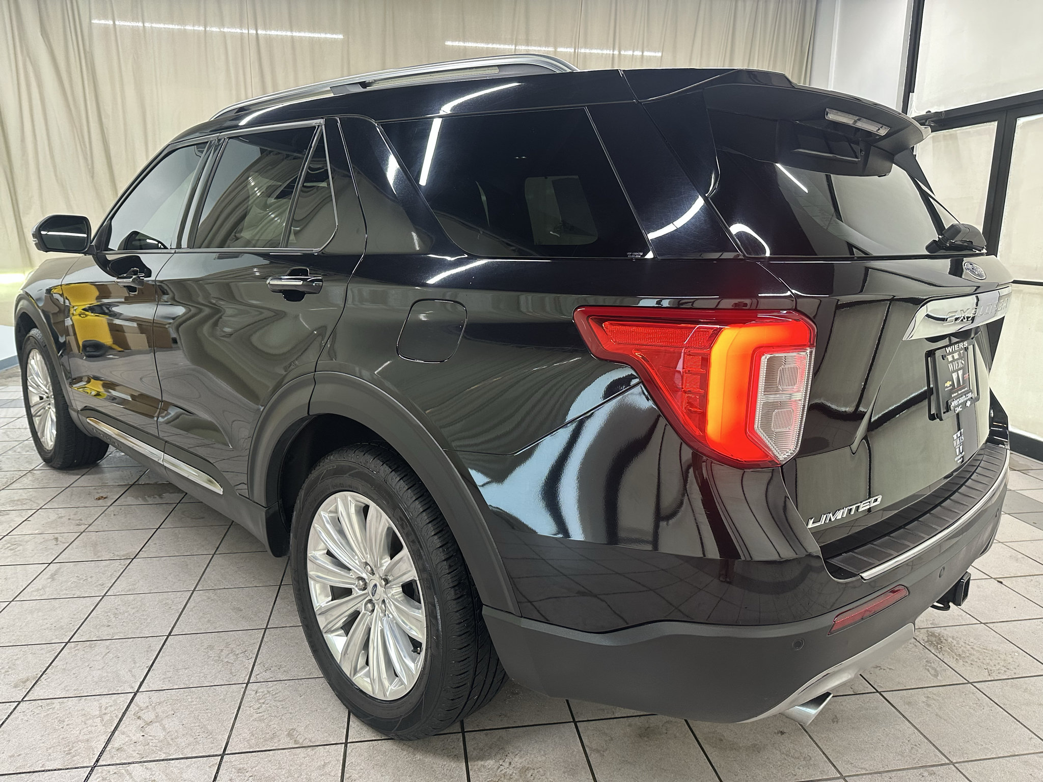 Used 2020 Ford Explorer Limited w/ Class III Trailer Tow Package AWD/4WD image 11