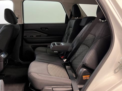 Used 2024 Nissan Pathfinder SV image 15