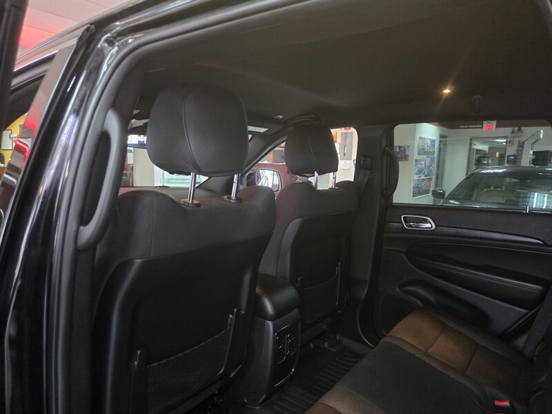 Used 2018 Jeep Grand Cherokee Laredo AWD/4WD image 28