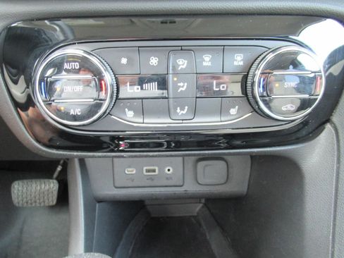 Used 2023 Buick Encore GX Select w/ Experience Buick Package FWD image 29