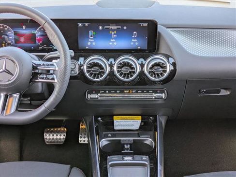 Used 2025 Mercedes-Benz GLA 250 image 11