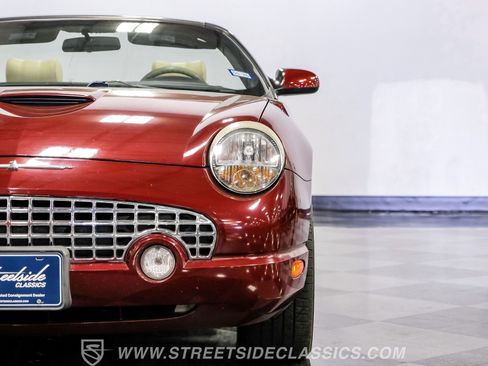 Used 2004 Ford Thunderbird image 25