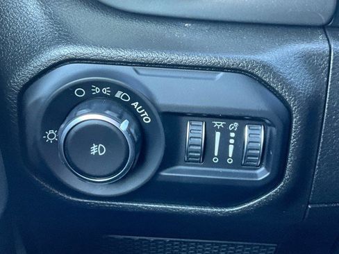 Used 2019 Jeep Wrangler Unlimited Sahara w/ Safety Group AWD/4WD image 15