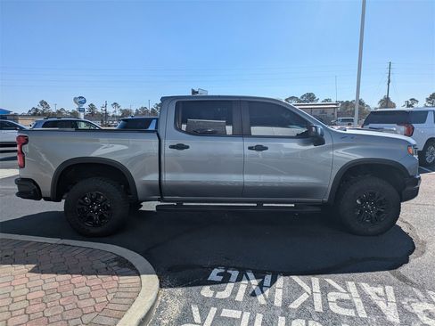 Used 2023 Chevrolet Silverado 1500 ZR2 w/ Technology Package image 4
