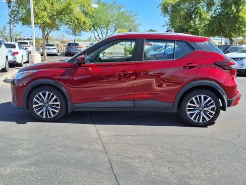 Used 2021 Nissan Kicks SV w/ Exterior Package image 2