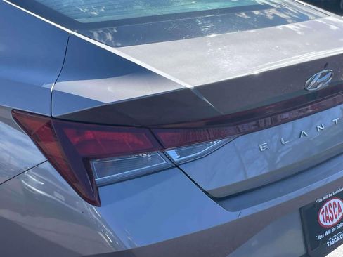 Used 2023 Hyundai Elantra SEL w/ Convenience Package image 11