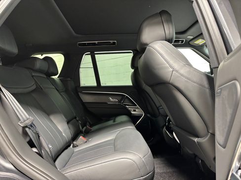Used 2025 Land Rover Range Rover SE AWD/4WD image 31