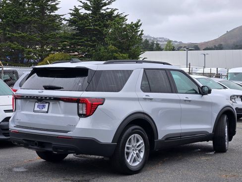New 2026 Ford Explorer Active AWD/4WD image 4