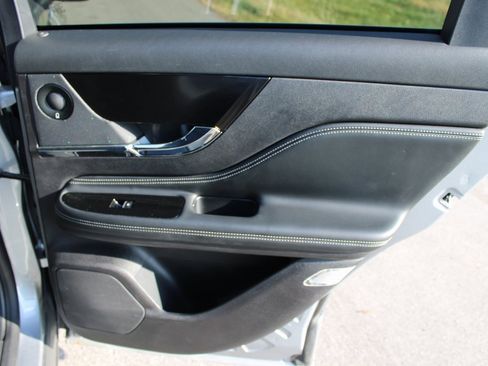 Used 2021 Lincoln Corsair Reserve w/ Equipment Group 201A image 21