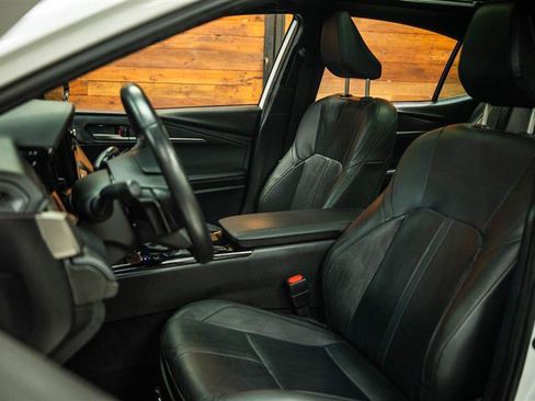 Used 2025 Toyota Camry XSE FWD image 9