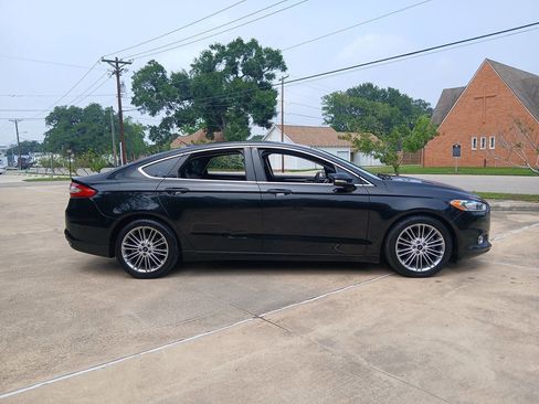 Used 2013 Ford Fusion SE FWD image 3