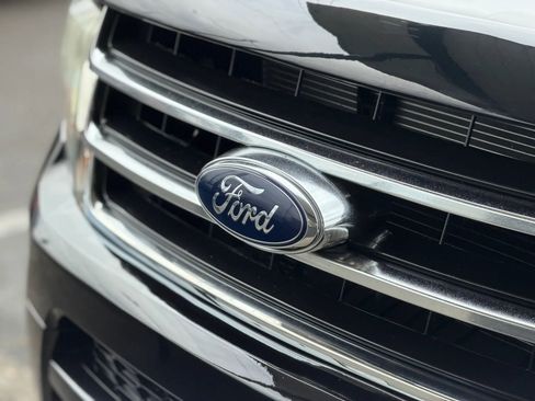 Used 2015 Ford Expedition EL XLT w/ Equipment Group 202A AWD/4WD image 9