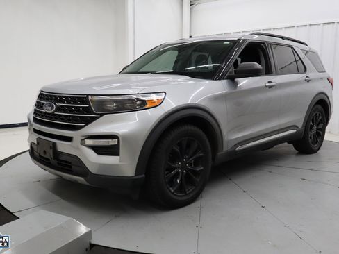 Used 2021 Ford Explorer XLT w/ Equipment Group 202A image 10