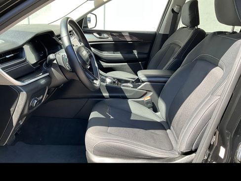 Used 2020 Jeep Grand Cherokee Altitude AWD/4WD image 10
