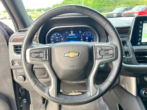 Used 2023 Chevrolet Suburban LT w/ Luxury Package RWD image 17