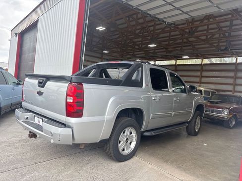Used 2012 Chevrolet Avalanche LT w/ Suspension Package, Off-Road image 8