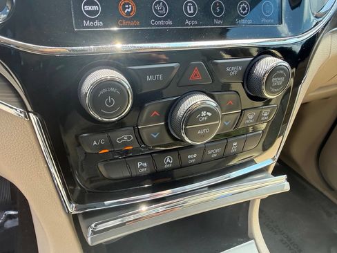 Used 2021 Jeep Grand Cherokee Limited AWD/4WD image 28