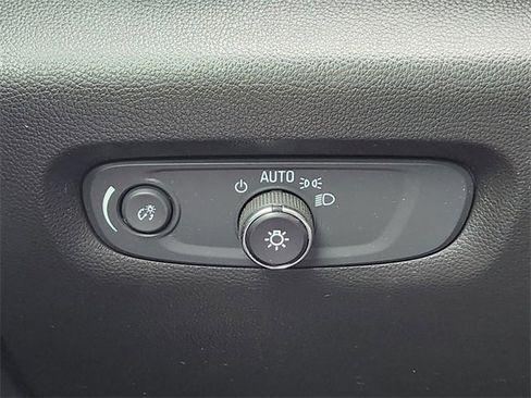 Used 2023 Chevrolet Traverse RS image 18