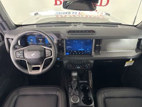 New 2025 Ford Bronco Badlands image 9