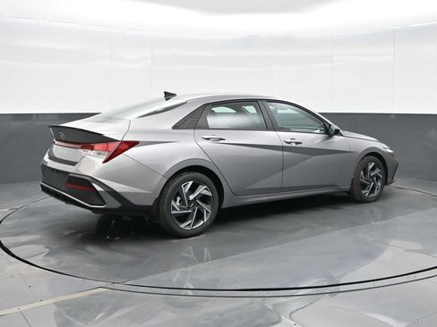 Certified 2025 Hyundai Elantra Sport image 8