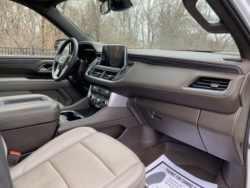 Used 2023 GMC Yukon SLT w/ SLT Premium Package image 39