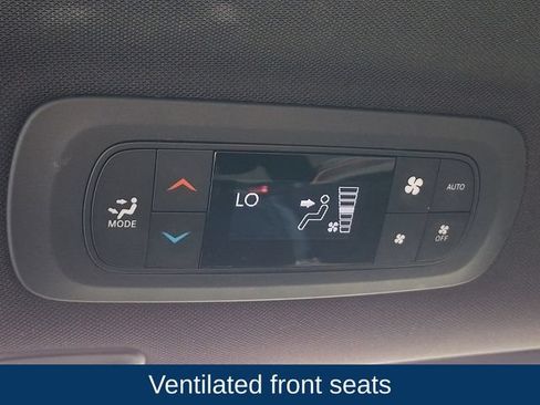 Used 2020 Chrysler Pacifica Limited FWD image 19