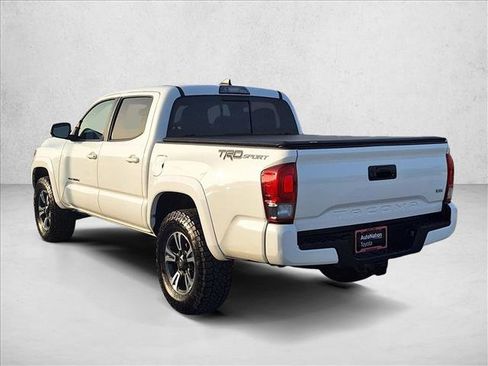 Used 2017 Toyota Tacoma TRD Sport image 6