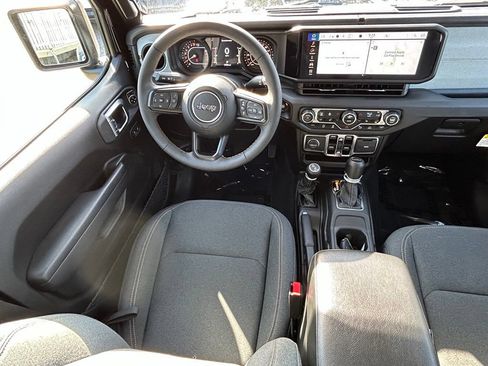Used 2024 Jeep Gladiator Sport AWD/4WD image 9