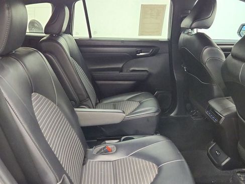 Used 2021 Toyota Highlander XSE FWD image 24