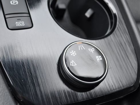 Used 2024 Nissan Rogue SV image 21