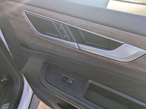 Used 2024 Volkswagen Atlas SEL Premium R-Line image 35