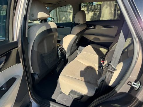 Used 2019 Kia Sorento FWD image 19
