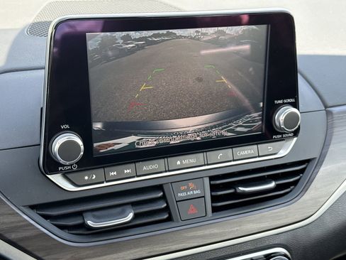 Used 2025 Nissan Altima 2.5 SV FWD image 22