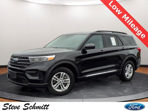 Used 2023 Ford Explorer XLT image 1