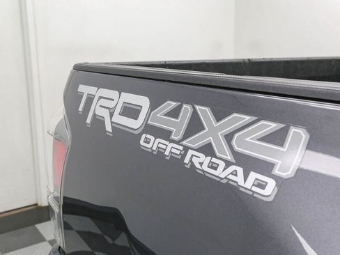 Used 2020 Toyota Tacoma TRD Off-Road w/ Technology Package AWD/4WD image 8